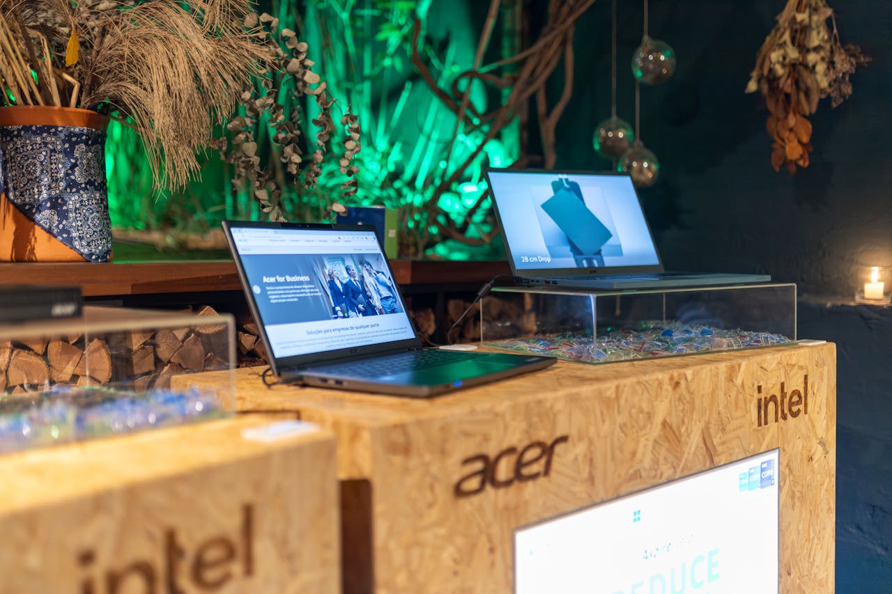 services-03 Showcasing Acer laptops with Intel processors at a contemporary tech event.